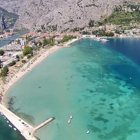 With Parking Space - 16185 Apartamento Omiš