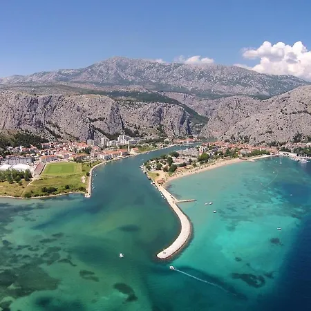 With Parking Space - 16185 Omiš